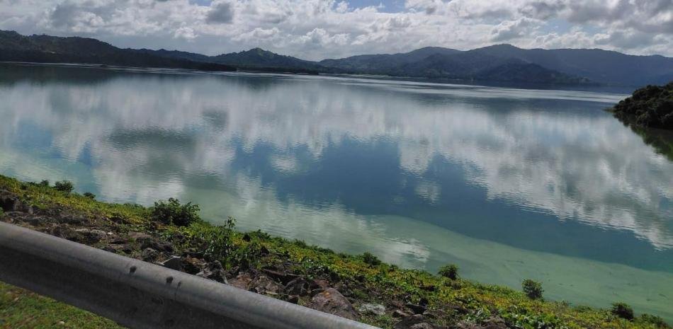 Detectan cianobacterias potencialmente tóxicas en Hatillo y Valdesia en una investigación dominicana