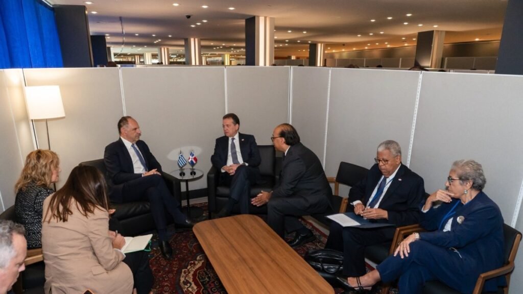 Grecia y República Dominicana sellan en Nueva York un memorándum para impulsar comercio e inversiones