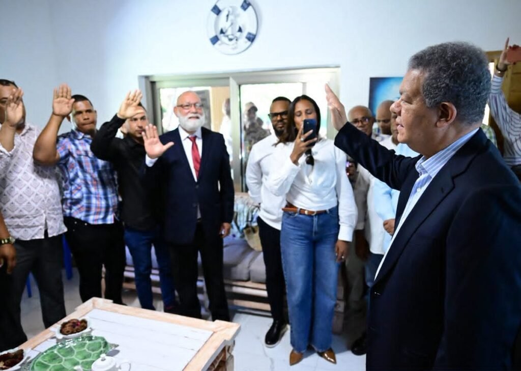 Leonel dice que dirigentes del PRM se pasan a la Fuerza del Pueblo en varias provincias