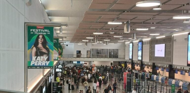 Falla en Filadelfia tumba vuelos en AILA y deja a decenas de pasajeros a la espera