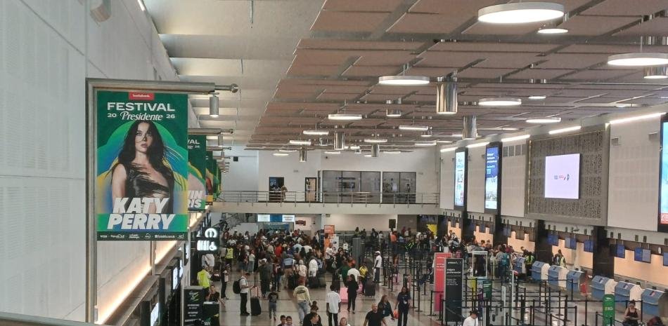 Falla en Filadelfia tumba vuelos en AILA y deja a decenas de pasajeros a la espera