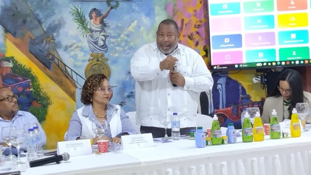 Pequeños comercios se organizan en Santo Domingo Norte ante costos y competencia que siguen sin respuesta