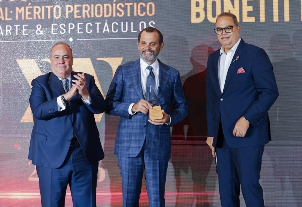 Acroarte distingue a José Miguel Bonetti Du-Breil y coloca de nuevo bajo examen a las élites visibles