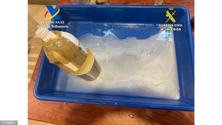 Detenido en Valencia un español con 8,2 kilos de cocaína líquida escondidos en champú tras volar desde Santo Domingo