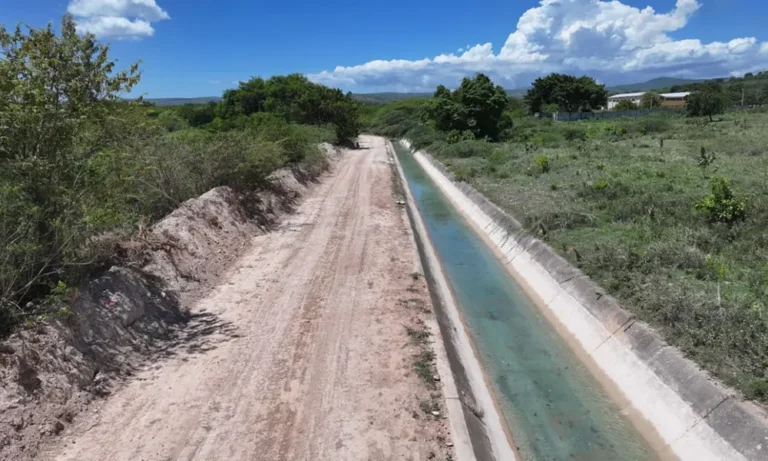 Gobierno inicia estudios para dos presas en el Nizaíto y promete más agua para Barahona y Pedernales