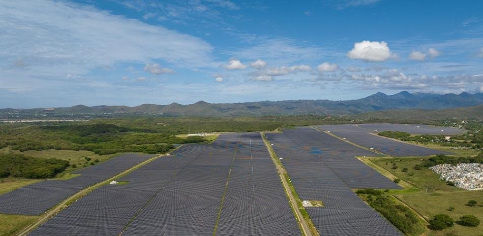 Senado aprueba ley para llevar energías renovables a obras públicas y edificios estatales
