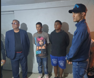 Entregan dos jóvenes a la Policía por atraco en Los Alcarrizos y el caso vuelve a poner presión sobre la respuesta oficial a la inseguridad