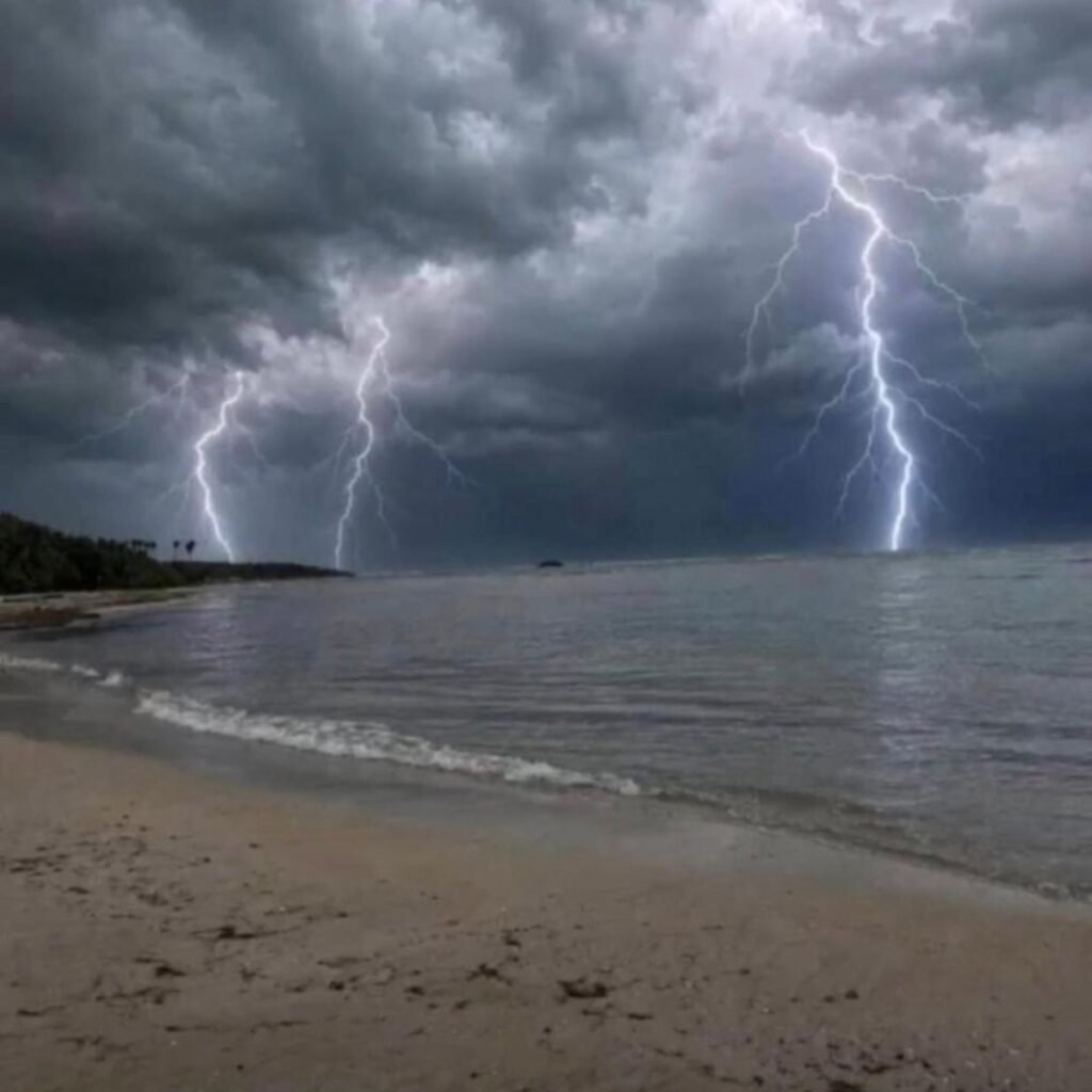 Lluvias y tormentas mantienen en alerta a Puerto Plata por riesgo de crecidas e inundaciones