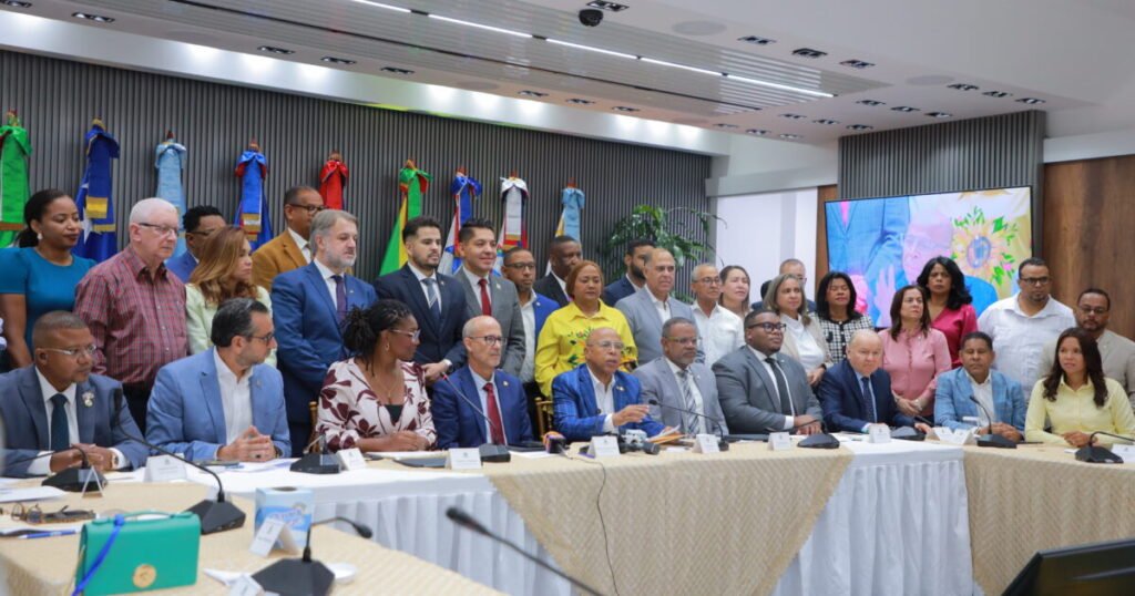 PARLATINO cierra en Santo Domingo con advertencia sobre sargazo y clima, mientras persiste el reto de pasar del debate a resultados