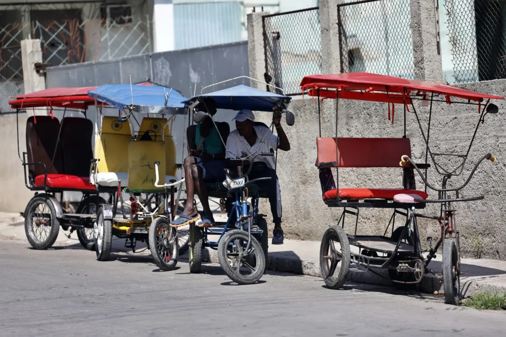 Cuba afloja el control sobre empresas extranjeras y bancos, pero no aclara aún qué efecto tendrá