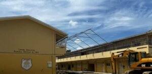 Retrasos en planteles de Santiago dejan a varios estudiantes sin clases a casi un mes del inicio escolar
