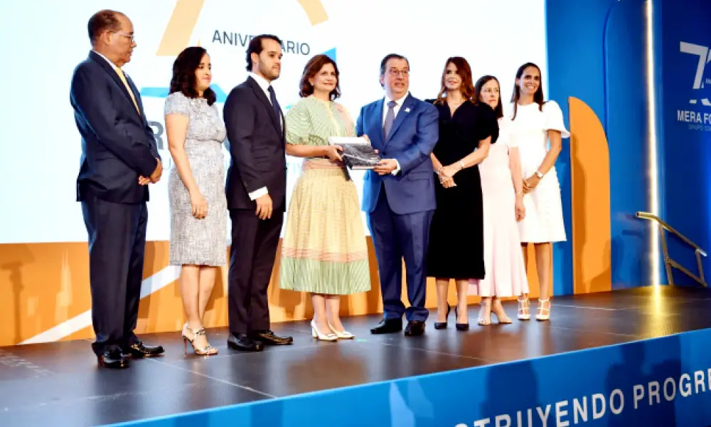 Raquel Peña lleva discurso oficial de bonanza a acto empresarial en Santiago