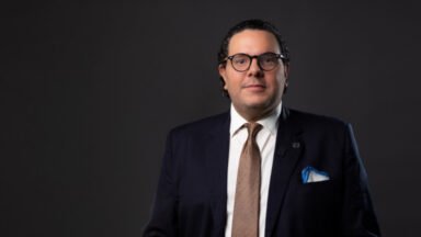 Abinader nombra a Víctor Cedeño Brea al frente de Bancos en relevo formalizado por decreto